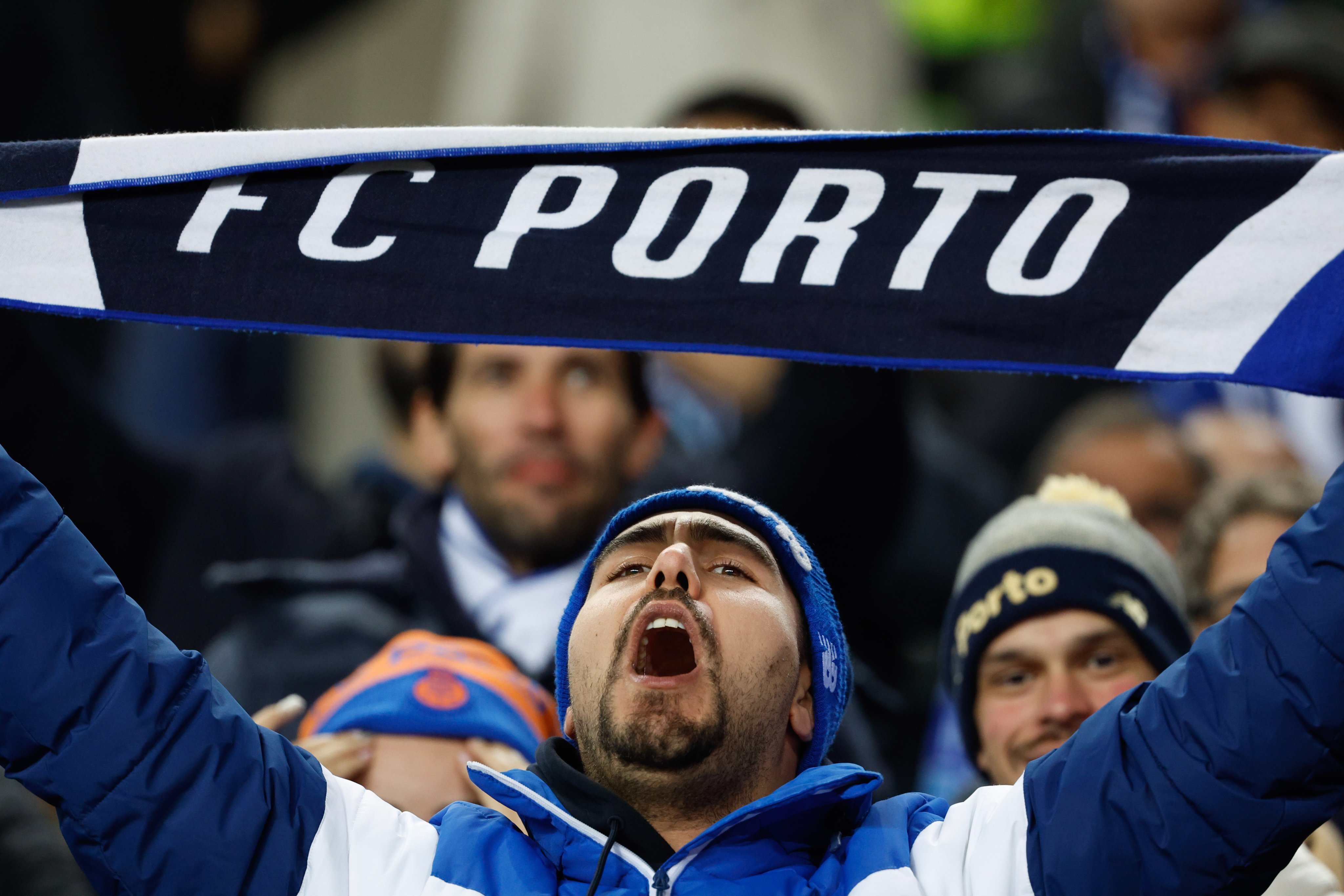 乐鱼-国际比赛日体能课后，山东泰山单刀错失备战葡超，赛场秩序良好，身体对抗强度拉满(冰球集训营闭营通过认真训练提升了)